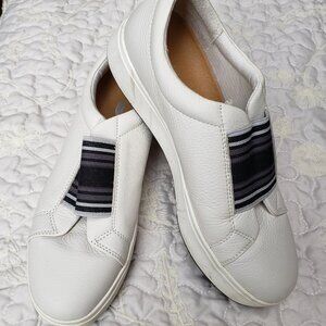 EUC DR. SCHOLLS ORIGINAL collection pure white leather platform (9) casual KICKS